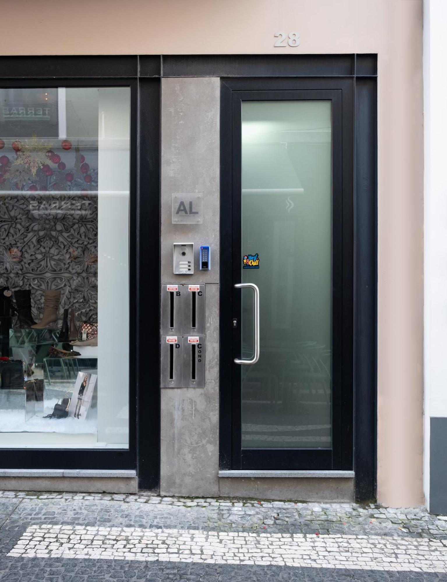 Ponta Delgada Flats - Host & Chill Apartment Exterior photo