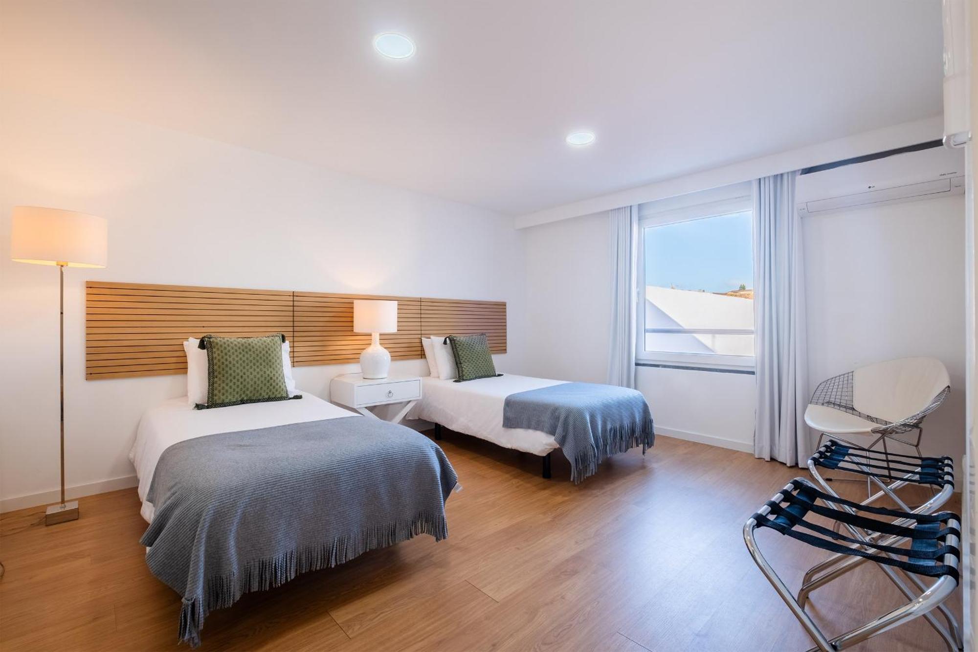Ponta Delgada Flats - Host & Chill Apartment Exterior photo